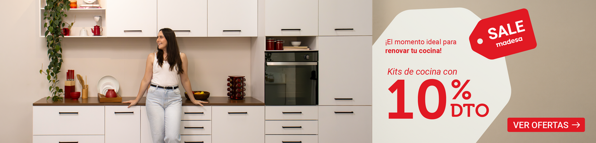 Mujer en cocina blanca Madesa. ¡Renueva tu cocina! Kits de cocina con 10% de descuento. Válido hasta el 15/11/2026.